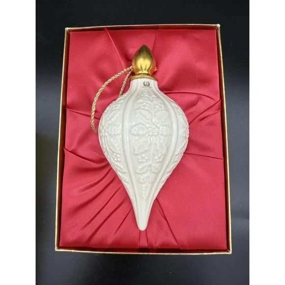 1983 Lenox China Christmas Ornament Limited Edition 24k gold porcelain embossed - Picture 2 of 7